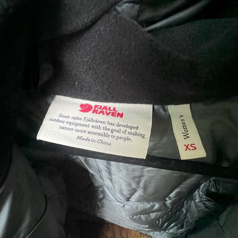 NWOT Sample Fjallraven Snow Flake Parka Goose Down Coat Long Hooded Black Gold - Picture 11 of 12